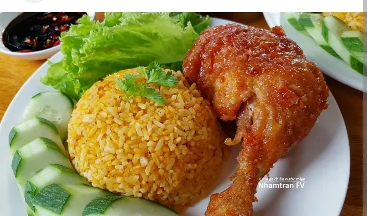 Hình ảnh cơm chiên đùi gà sốt mắm tỏi 