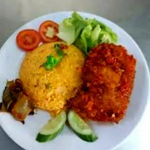 Hình ảnh Cơm ức gà sốt mắm tỏi 