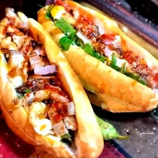 Hình ảnh Bánh mì thịt quay
