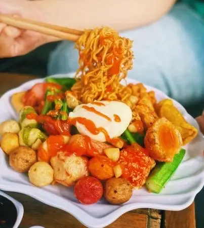 Hình ảnh Mì Trộn Indomie + Viên Chiên