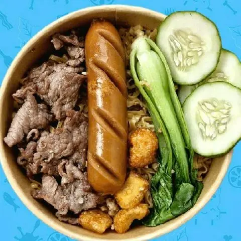 Hình ảnh Mì Trộn Bò Xào + Xúc Xích