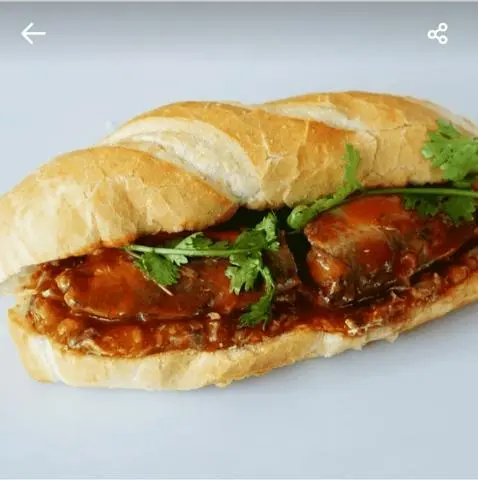 Hình ảnh bánh mì cá hộp 