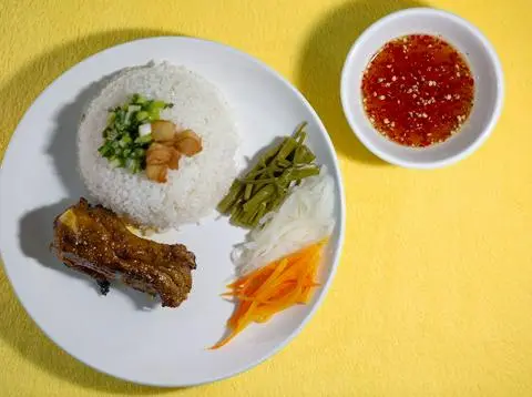 Hình ảnh Cơm tấm sườn cây nướng ngũ vị