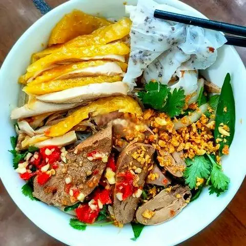 Hình ảnh Bánh ướt lòng gà - gà xé 