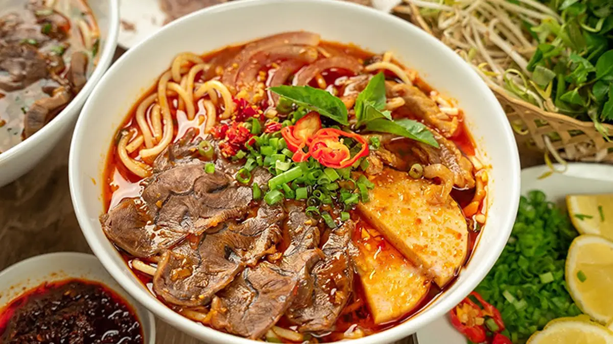 Hình ảnh Bún Bò Nạm Tái Gân Chả