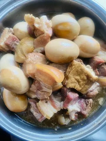 Hình ảnh Cơm Thịt Kho Trứng