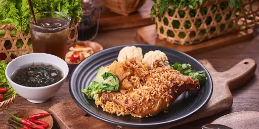 Hình ảnh Combo Cơm Gà Sốt Mắm Tỏi Nhỏ + Canh Rong Biển