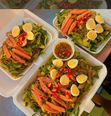 Hình ảnh Combo 1 tré trộn - 1 chả trộn trứng cút( kèm 1 bánh)