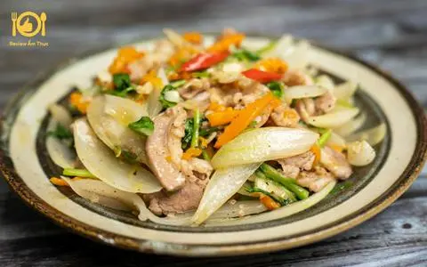 Hình ảnh Cơm Chiên Thịt Heo Xào củ hành 