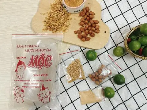Hình ảnh Bánh Tráng Phơi Sương Muối Tỏi Phi Đậu Phộng ( Bit nhỏ )
