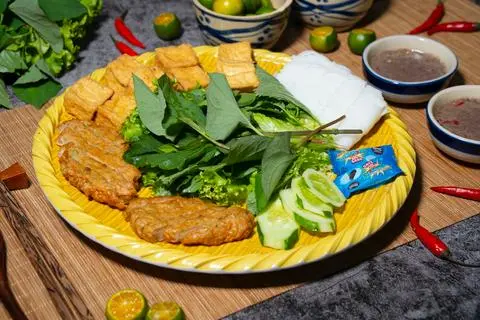 Hình ảnh bún đậu chả cốm