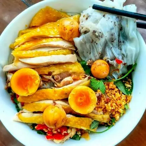 Hình ảnh Bánh ướt trứng non - gà xé 