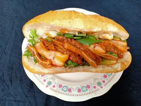 Hình ảnh Bánh mì thịt nướng - phá lấu