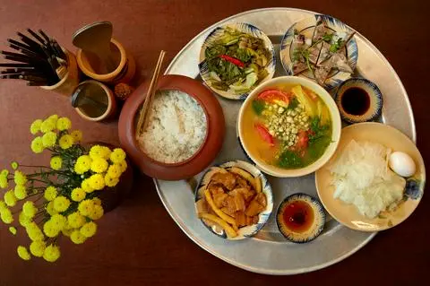 Hình ảnh Mâm cơm Chợ Viềng