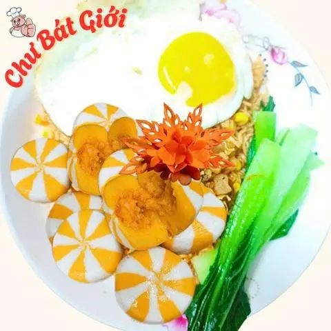 Hình ảnh Mì trộn bánh bao trứng cá - trứng