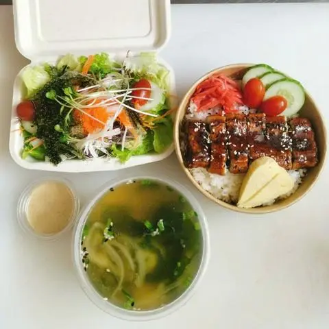 Hình ảnh Cơm Lươn Nhật nướng sốt Teri + soup miso , salad nhỏ.