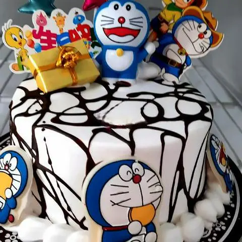 Hình ảnh Bánh kem St gắn hình Đôrêmom 15cm