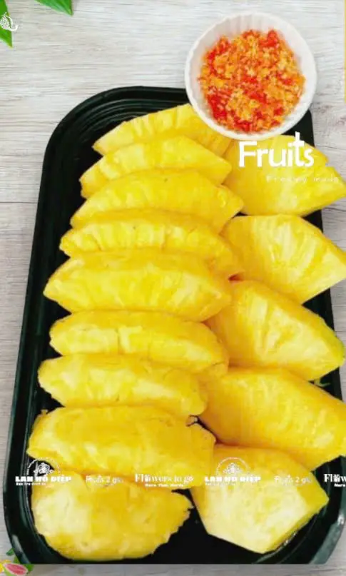 Hình ảnh Thơm cắt sẵn nửa trái
