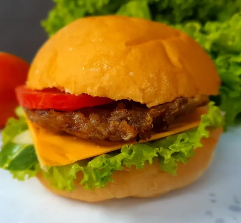 Hình ảnh Hamburger Bò Bằm + Phô Mai Lát