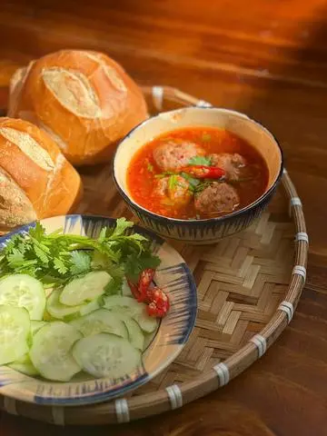 Hình ảnh Bánh mì xíu mại