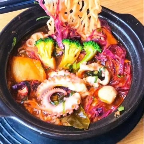 Hình ảnh Mì cay bạch tuộc (mực)