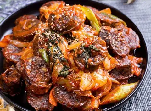 Hình ảnh 81. 순대볶음 / Lòng Hun Khói Và Lòng Dồi Xào
