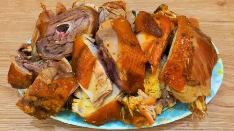 Hình ảnh 1 Con Gà Hun Khói + Xôi Hành Phi ( To) + 1 Pepsi