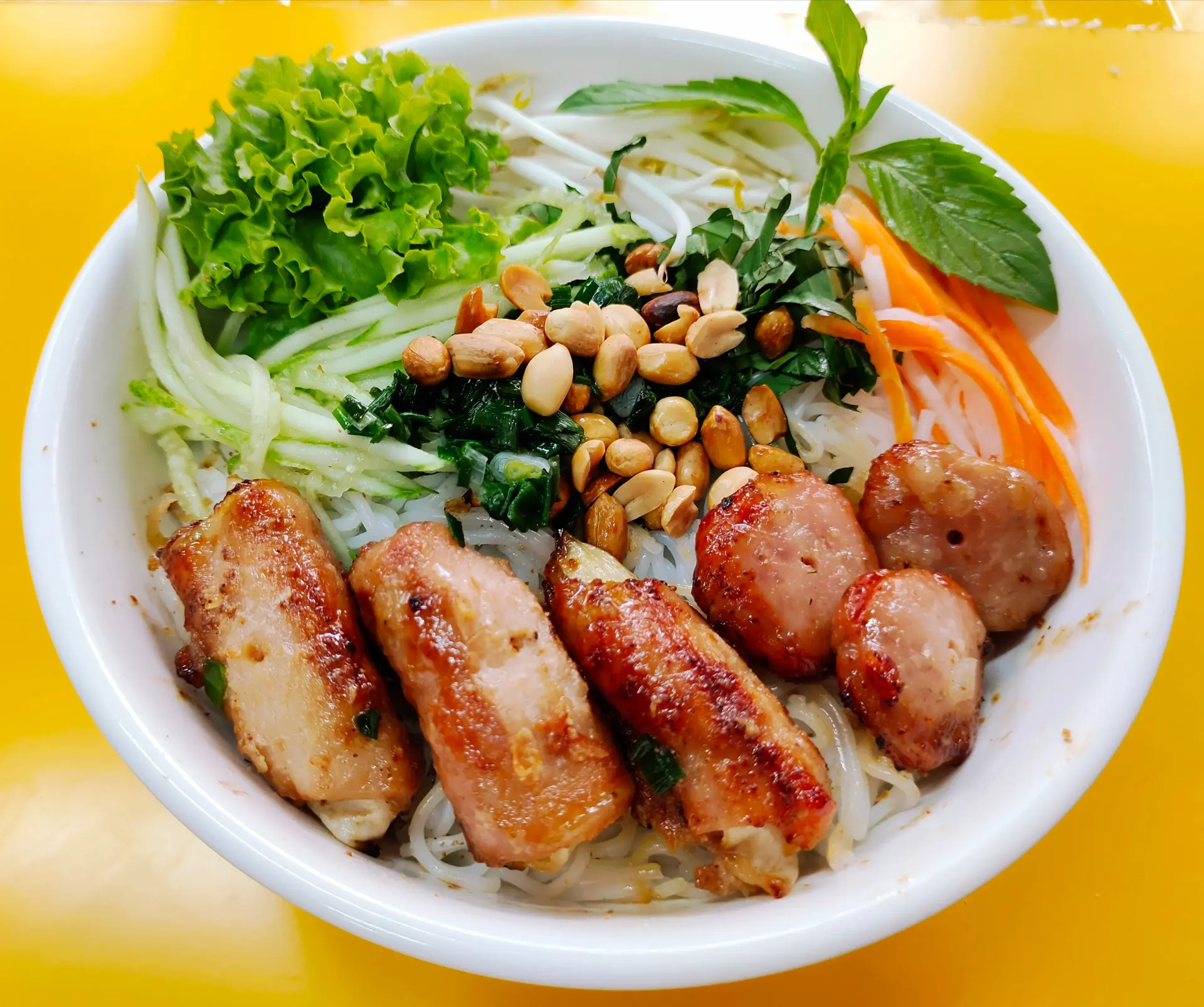 Hình ảnh Bún thịt nướng - nem nướng