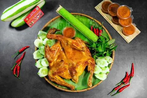 Hình ảnh Combo gà thả vườn quay nữa con - xôi bắp nước cốt dừa 