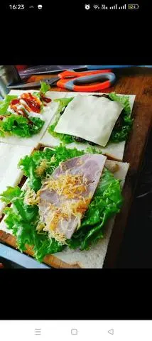 Hình ảnh Sandwick xốt mayonnaise chà bông kẹp thịt chả