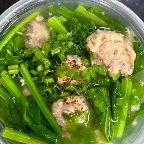 Hình ảnh Canh cải bó xôi thịt viên