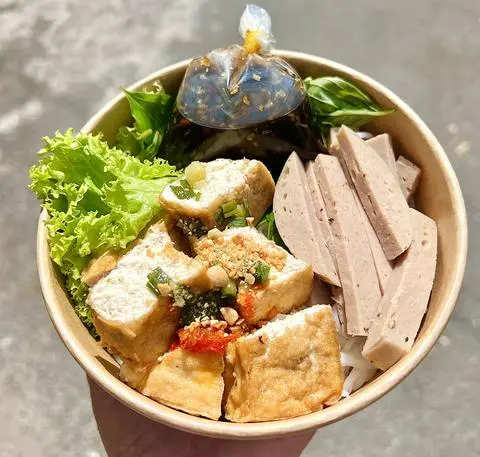 Hình ảnh Bún Xì Dầu Đậu Hũ Chả Lụa