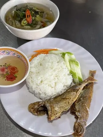 Hình ảnh Cơm Cá Chiên Sả Ớt