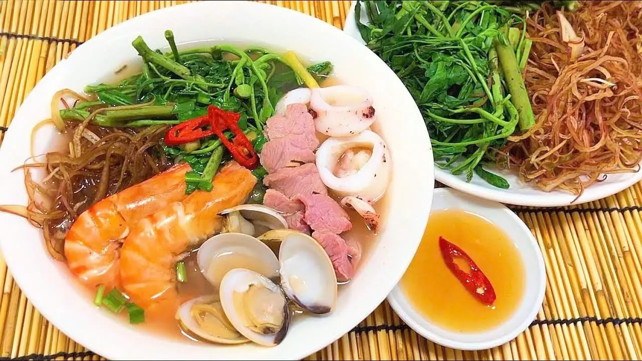 Hình ảnh Bún Thái Bò Tái + Trà Tắc