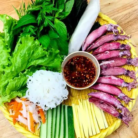 Hình ảnh Mực Sữa Cuốn Bánh Tráng