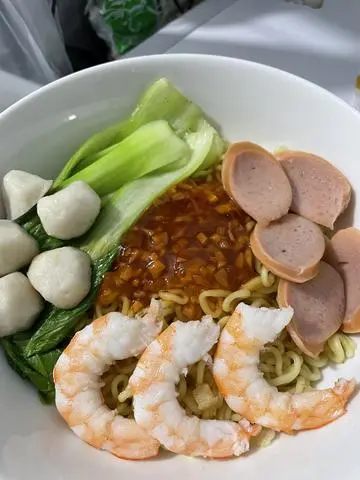 Hình ảnh Mì trộn sốt sate ( tôm )