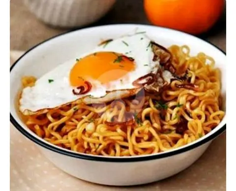 Hình ảnh Mì trộn trứng ốp la