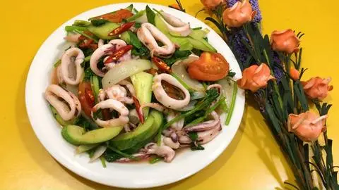 Hình ảnh mực xào rau củ 