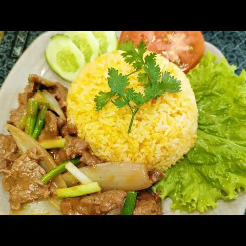 Hình ảnh Cơm Chiên Bò Xào Hành Tây