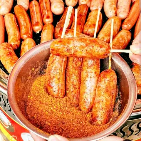 Hình ảnh Lạp xưởng nướng đá rắc phô mai