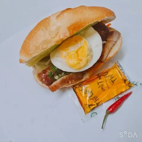 Hình ảnh Bánh Mì Thịt Viên Nướng + Nem Nướng + Ốp La