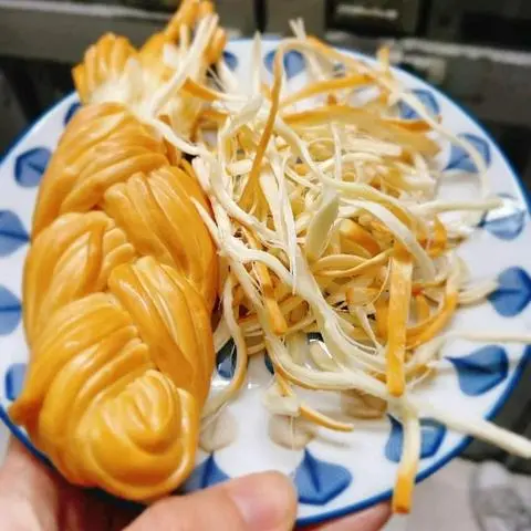 Hình ảnh 30g Phô mai hun khói kiểu Nga ( Xé sợi càng nhỏ càng ngon)