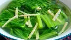 Hình ảnh Canh cải bẹ xanh hột vịt muối