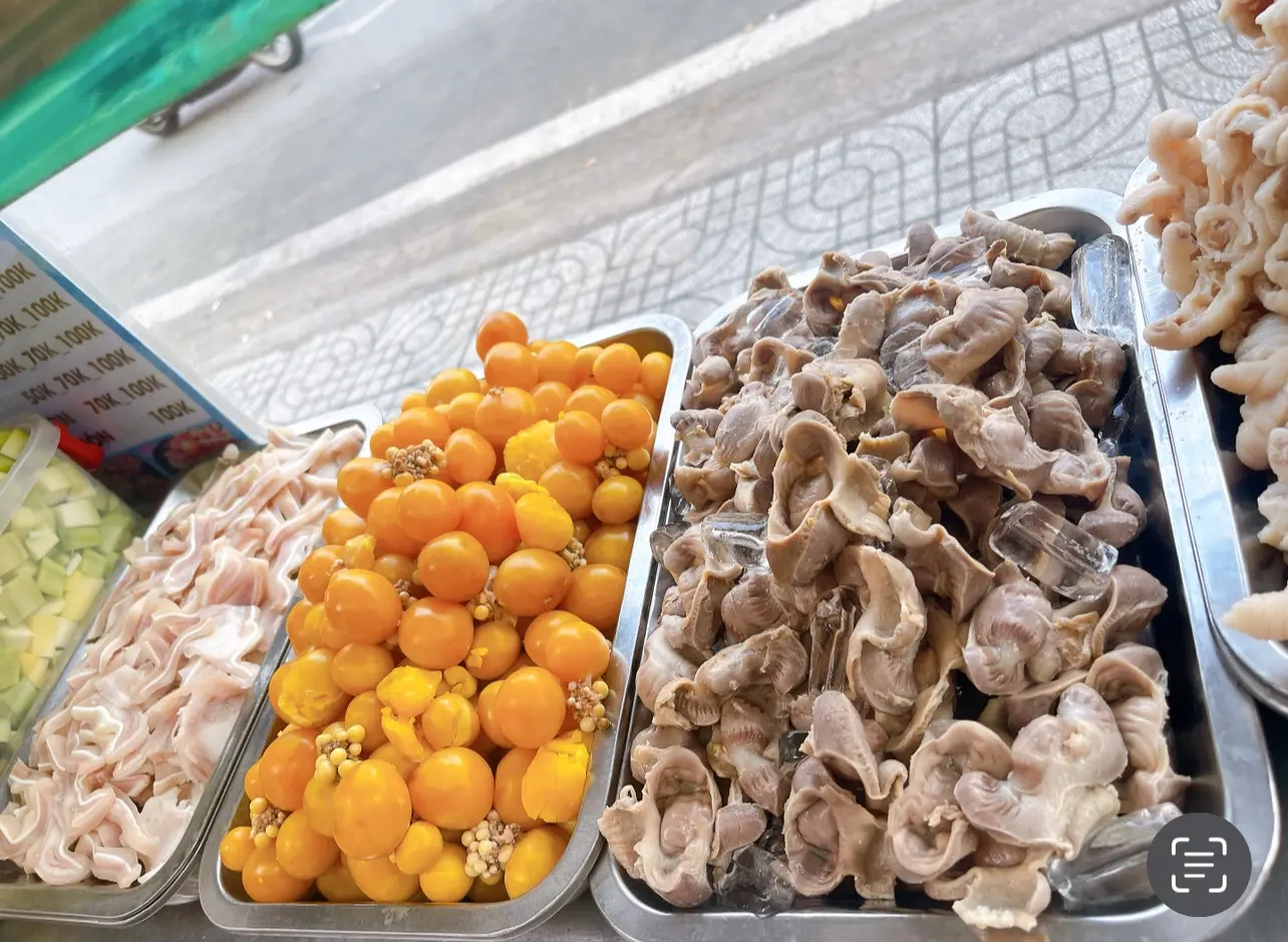 Hình ảnh Chân Gà + Mề Gà Sốt Thái