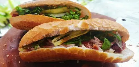 Hình ảnh Bánh mì nem nướng