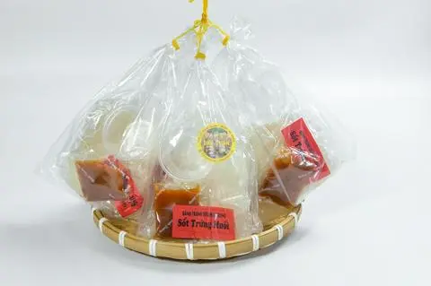 Hình ảnh Bánh Tráng Chấm Sốt Trứng Muối