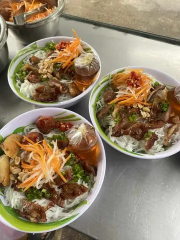 Hình ảnh bánh hỏi thịt chả giò+Pepsi