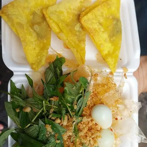 Hình ảnh Bánh tráng tỏi ớt hoành thánh chiên giòn rụm