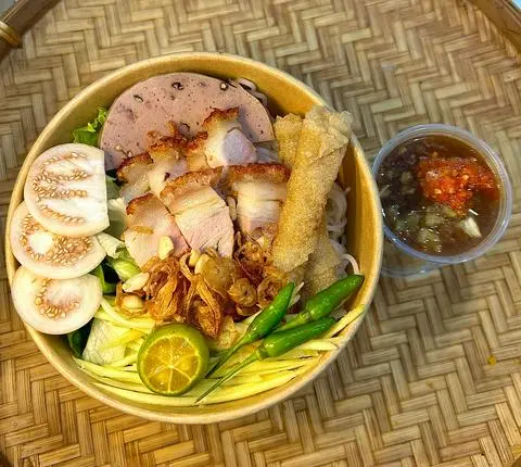 Hình ảnh Bún mắm nêm heo quay