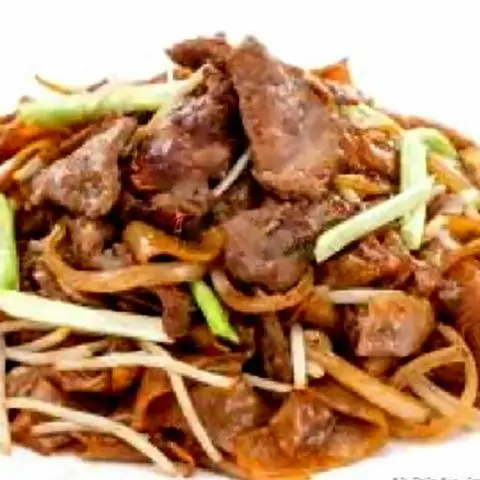 Hình ảnh Hủ tiếu mềm xào trứng thịt bò